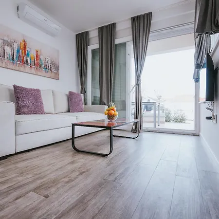 Apartments & Rooms Danivan Pool Villas B Novalja Room photo