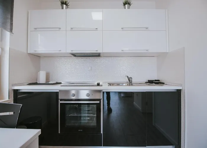 Apartments & Rooms Danivan Pool Villas B