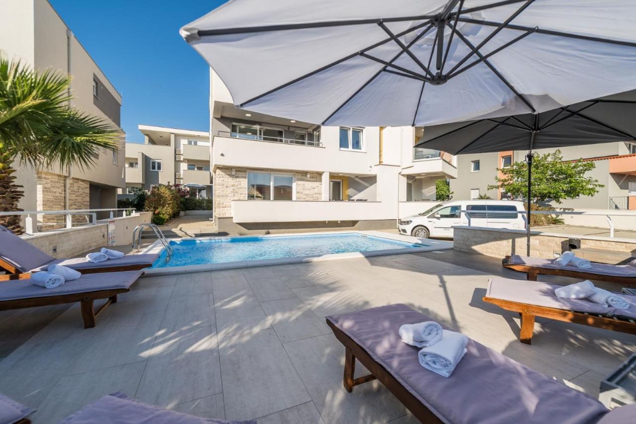 & Danivan Pool B Apartment