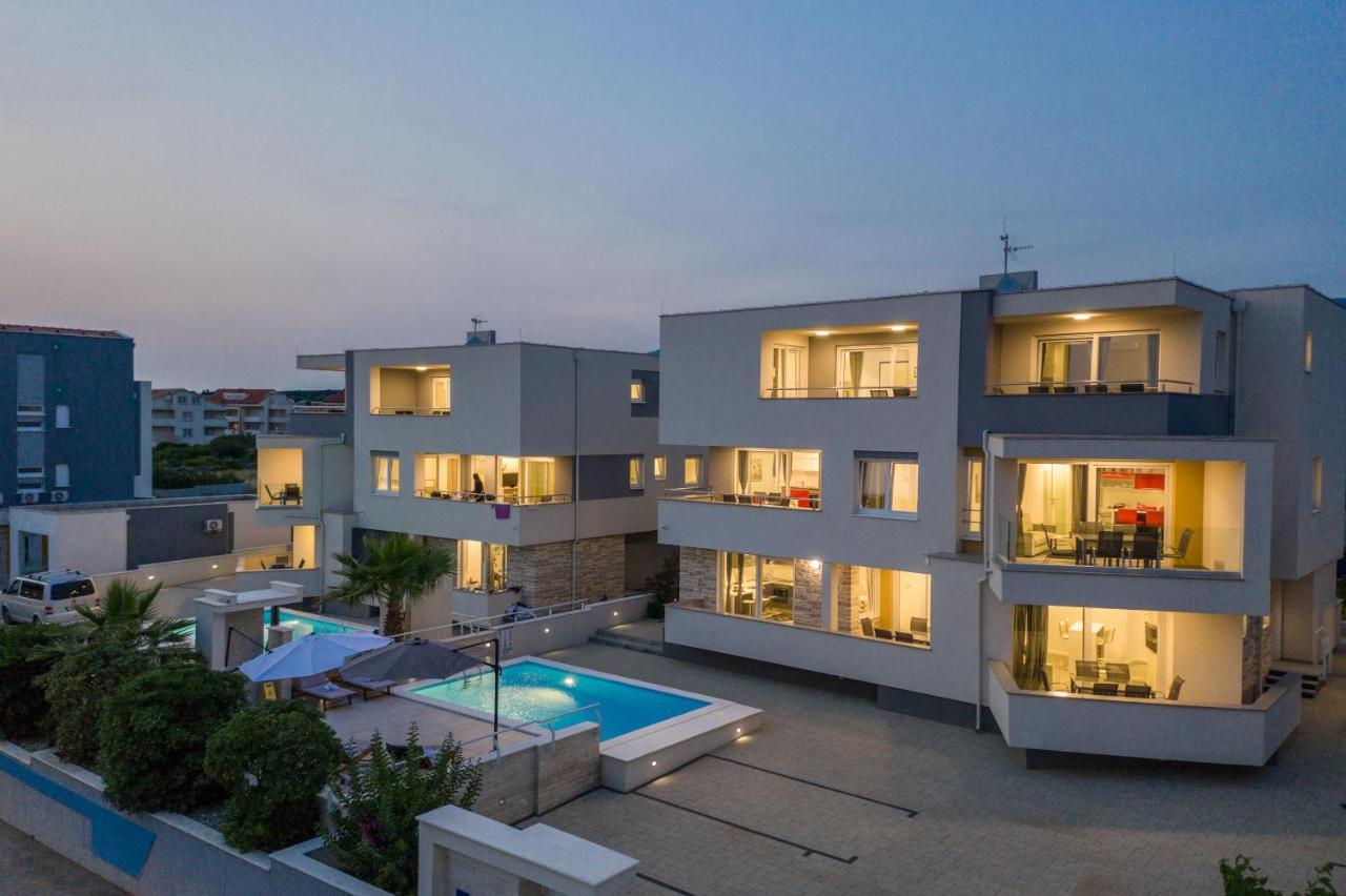 Apartment & Danivan Pool B