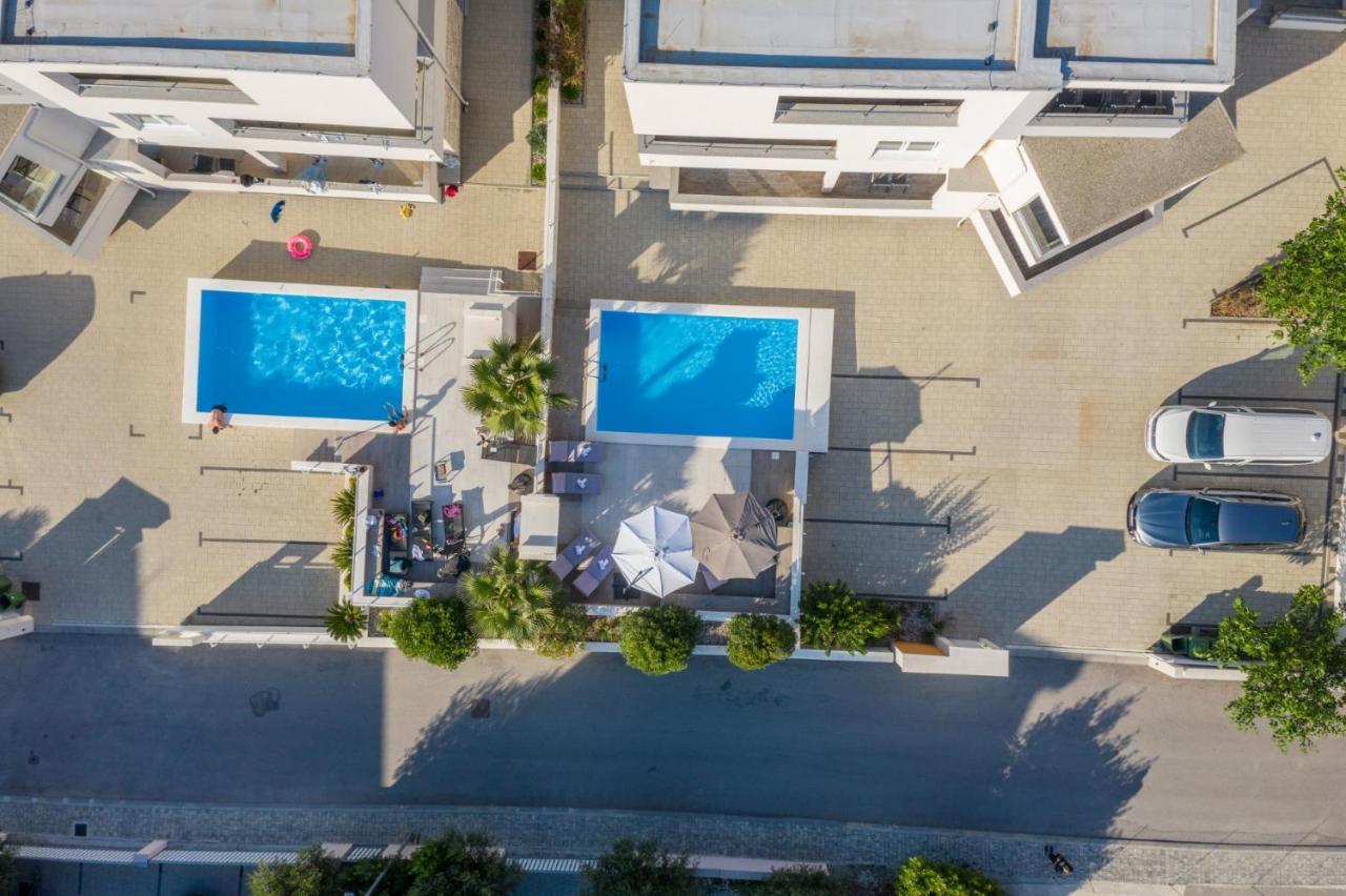 Apartment & Danivan Pool B Novalja