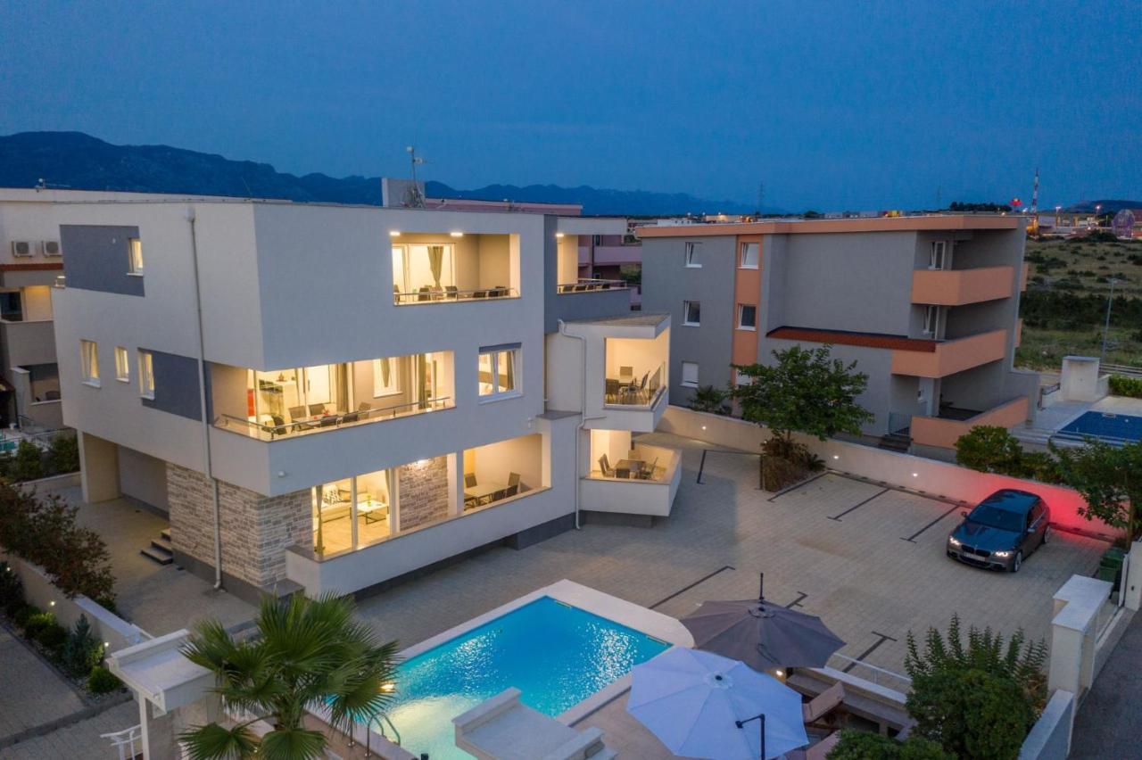 Apartment & Danivan Pool B Novalja