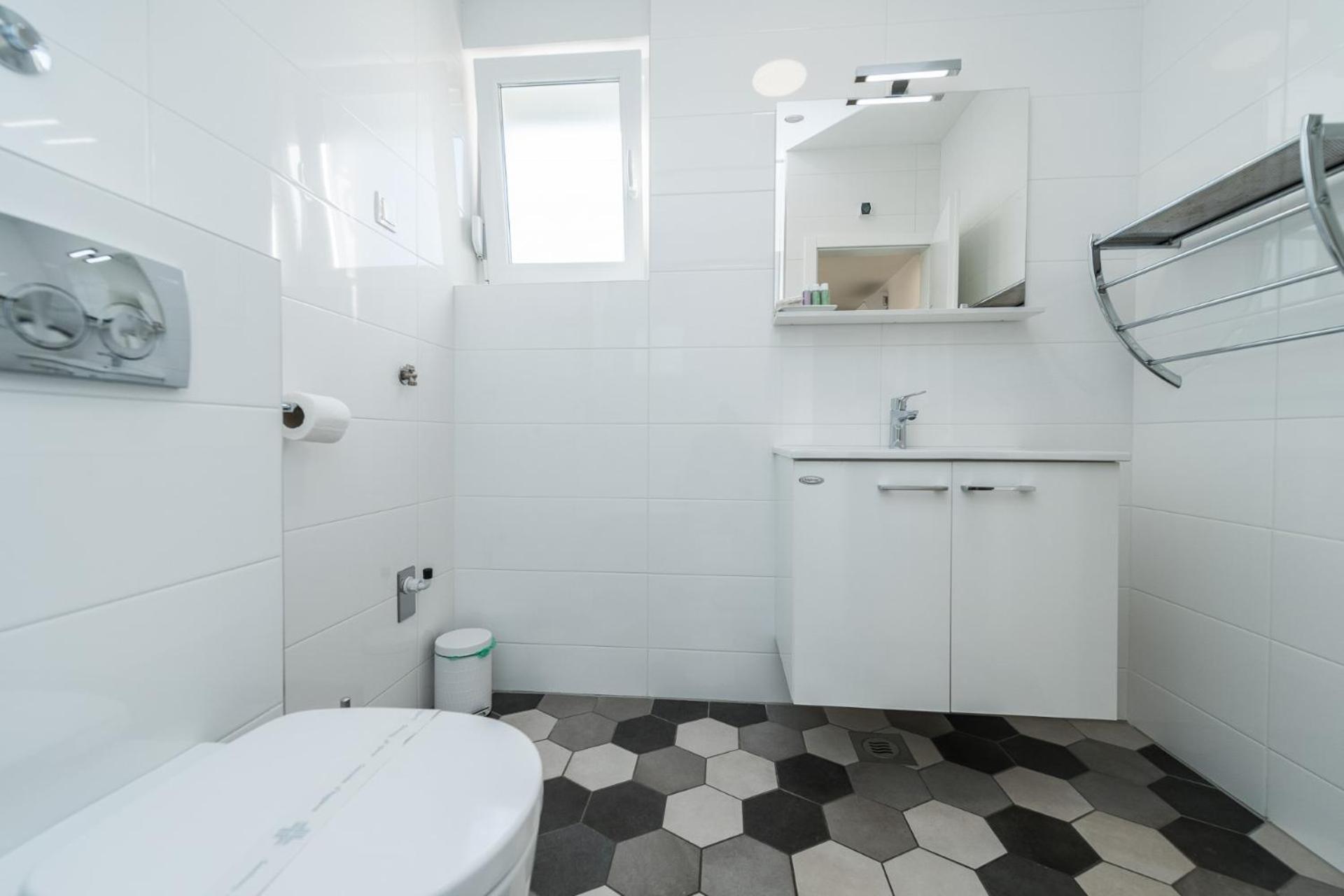 Apartment & Danivan Pool B