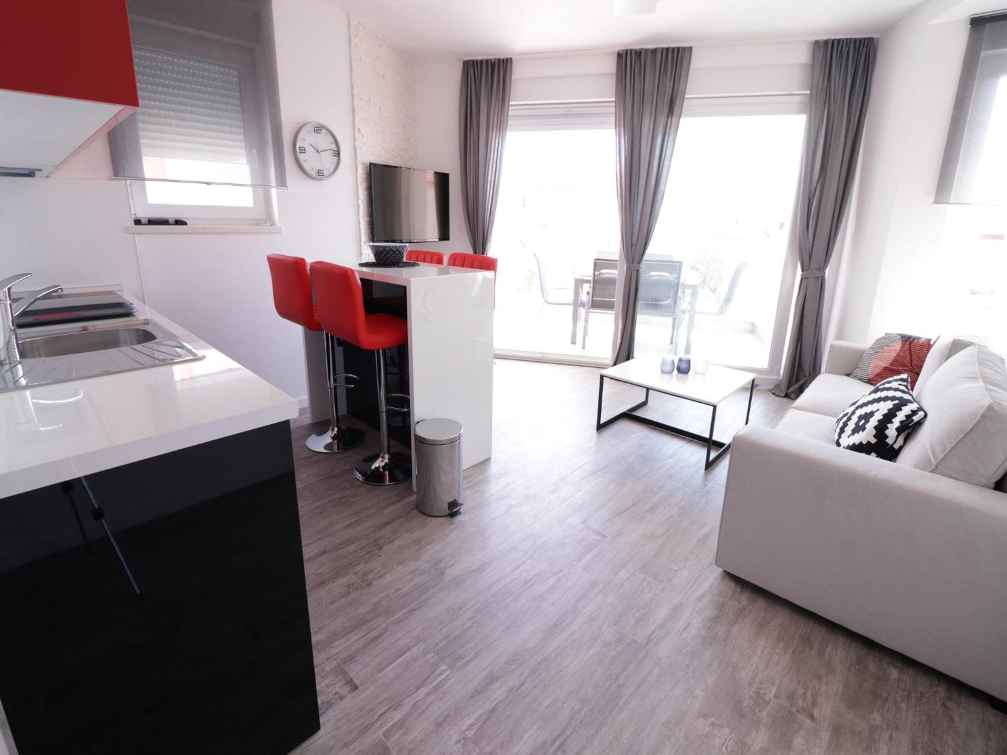 Apartment & Danivan Pool B *