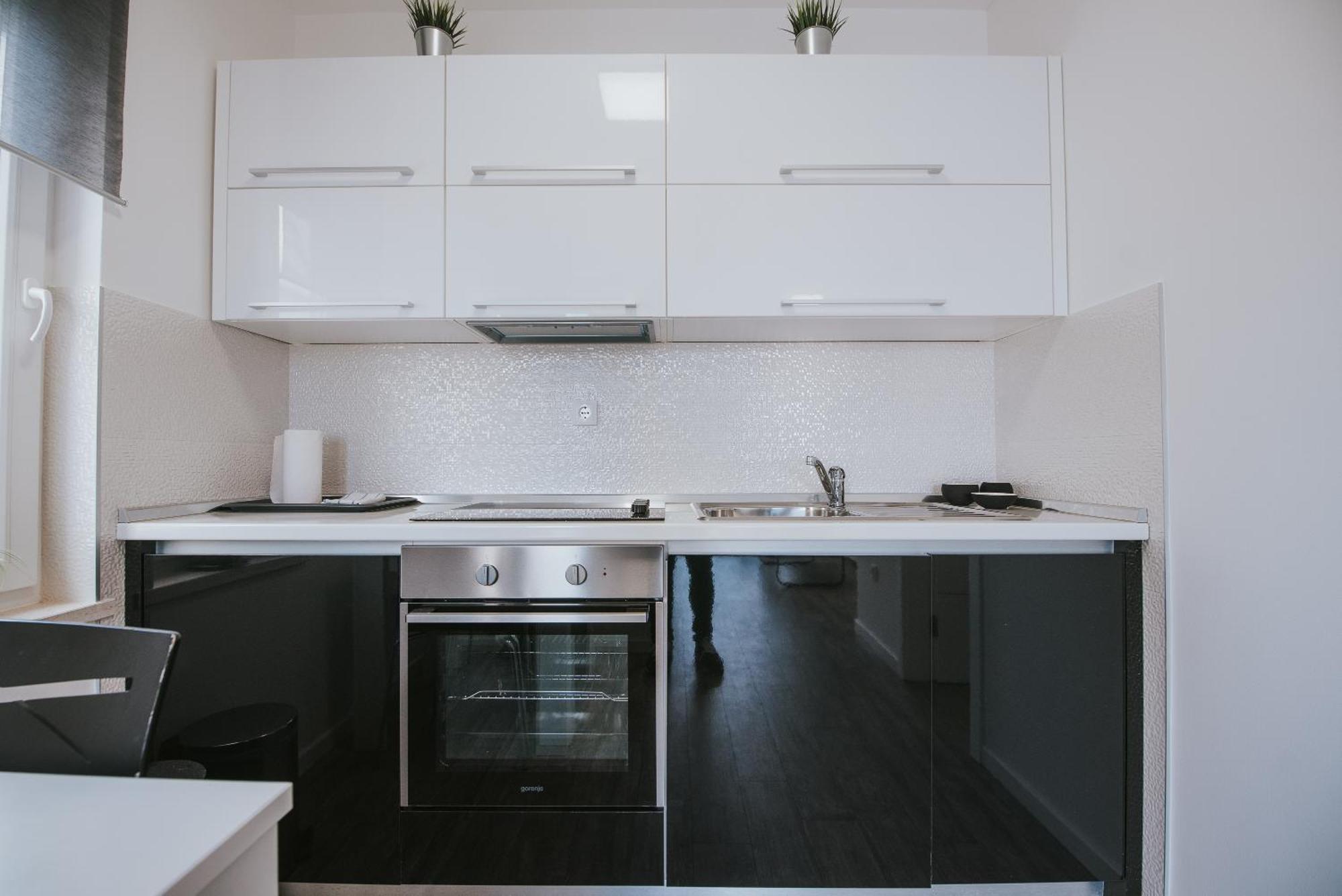 Apartment & Danivan Pool B *