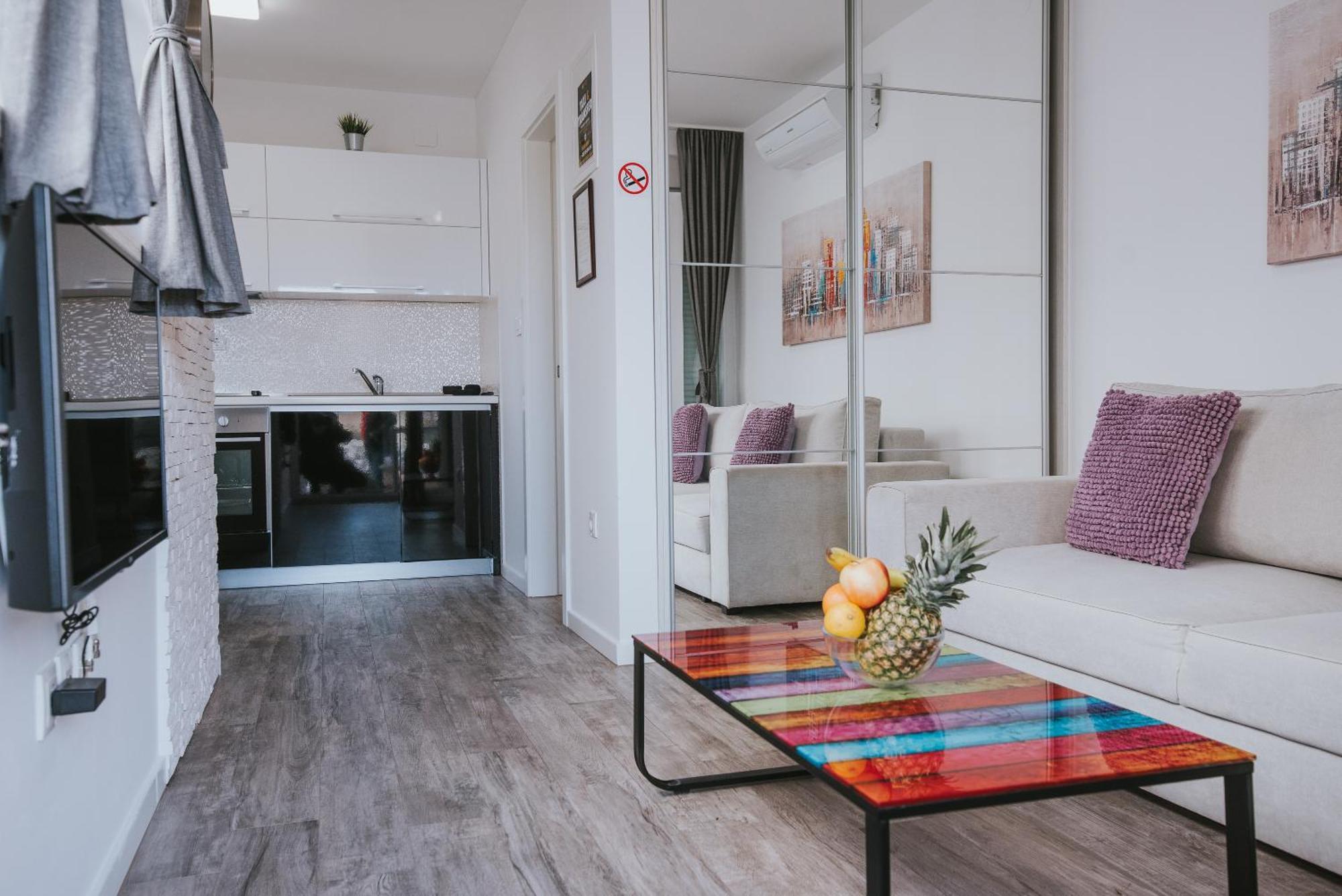 & Danivan Pool B Apartment